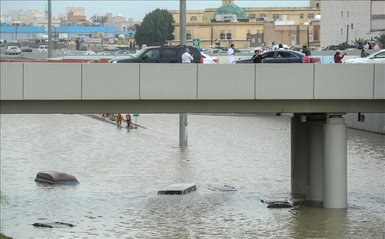 أمطار رعدية تُغرق شوارع ومنازل بالكويت