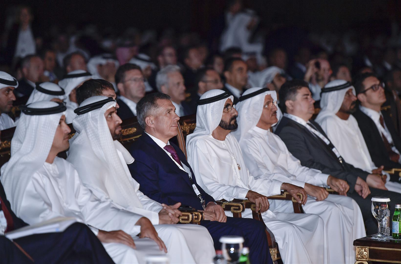 محمد بن راشد يشهد الجلسة الافتتاحية لملتقى الاستثمار السنوي
