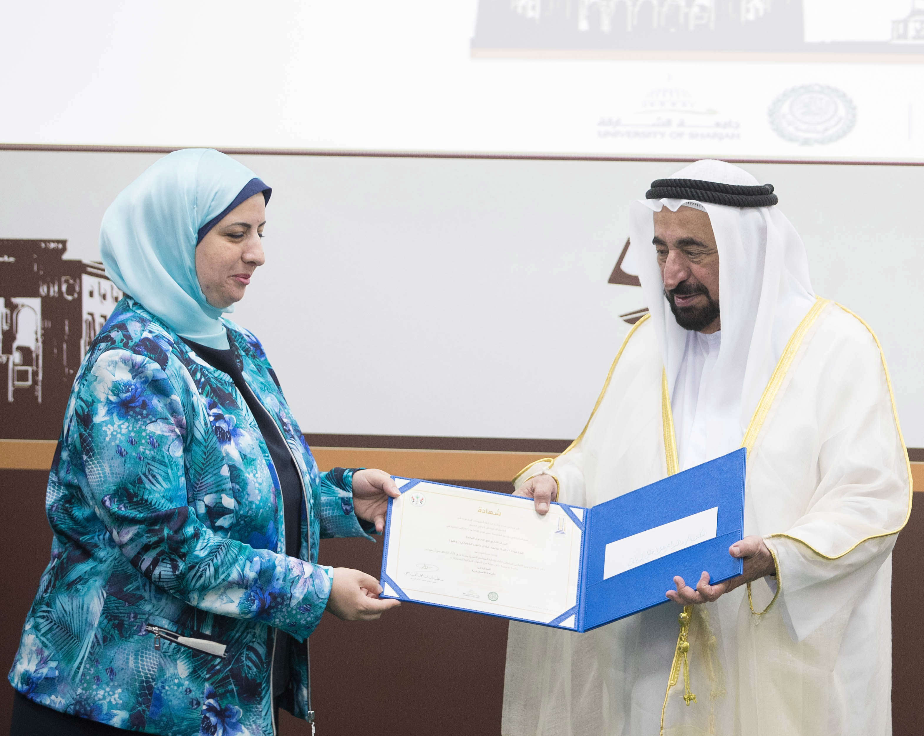 سلطان القاسمي يشهد حفل توزيع جائزة الشارقة لأطروحات الدكتوراه في العلوم الإدارية في دورتها الـ 15