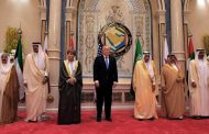 البيت الأبيض يطالب  قطر بالالتزام باتفاقية الرياض والكويت تتوسط سراً
