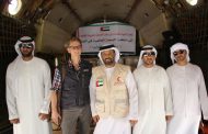 طائرة إماراتية تحمل 50 طنا من أدوية الكوليرا تصل عدن