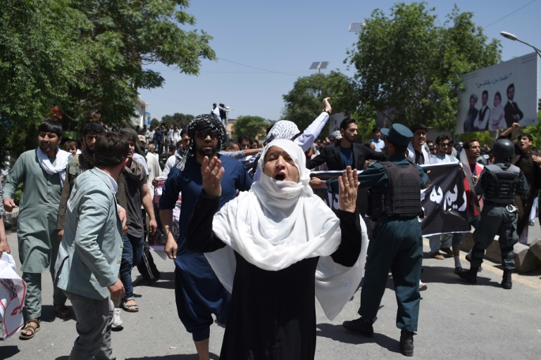 قتلى وجرحى في انفجارات خلال تشييع احد ضحايا التظاهرات في كابول