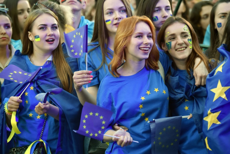 الاوكرانيون يحتفلون ببدء دخولهم الى الاتحاد الاوروبي بدون تأشيرات