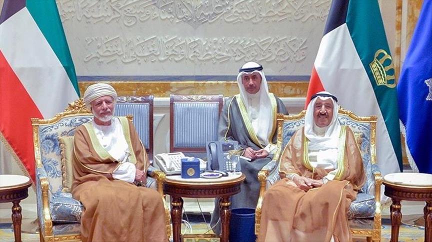 أمير الكويت يستقبل وزير خارجية عمان