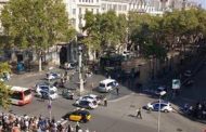 شاحنة تدهس عشرات الأشخاص وسط مدينة برشلونة الإسبانية وانباء عن وقوع إصابات