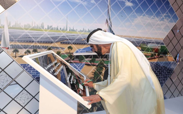 محمد بن راشد  يفتتح أكبر مشروع للطاقة الشمسية في العالم