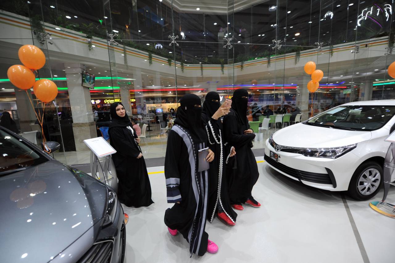 اول معرض سيارات نسائي في جدة