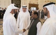 محمد بن زايد يودع عاملا قضى أكثر من 40 عاما في ديوان ولي العهد