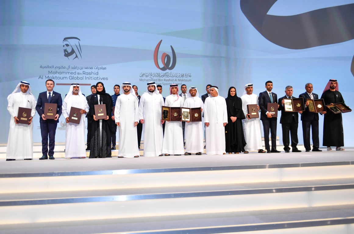 حمدان بن محمد يكرم الفائزين بجائزة 