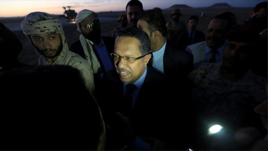 بن دغر: الحوثيون يستخدمون ميناء 