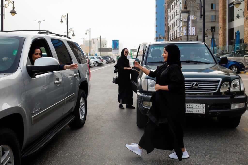 في يوم تاريخي .. المراة السعودية تمارس قيادة السيارة