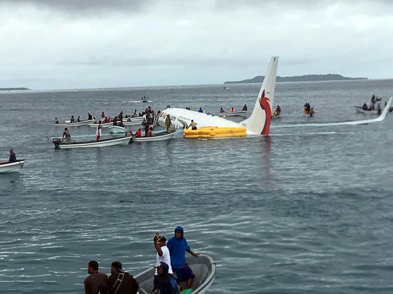 دون خسائر بشرية ... سقوط طائرة ركاب بجزر مايكرونيزيا بالمحيط الهندي