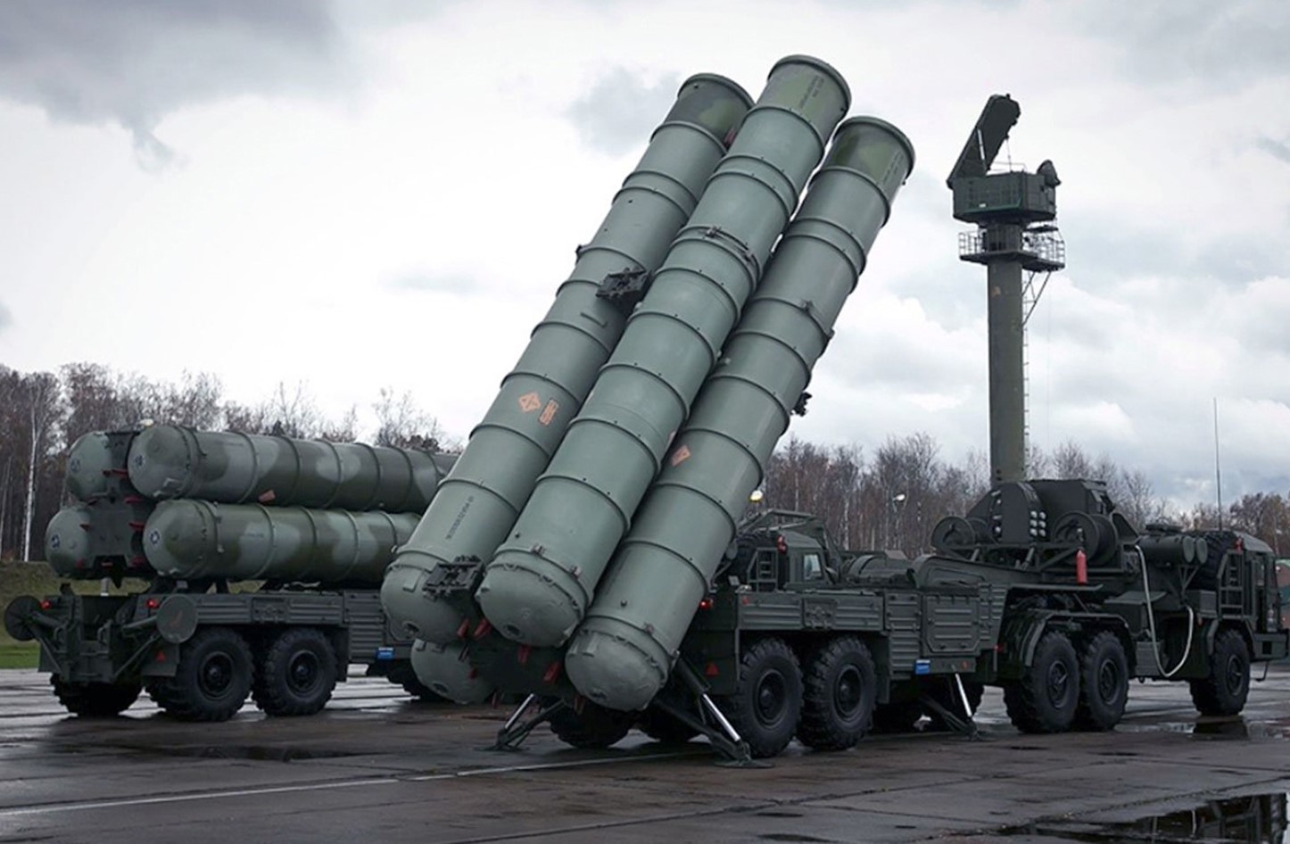 لافروف: روسيا بدأت تسليم نظام الدفاع الصاروخي إس-300 لسوريا