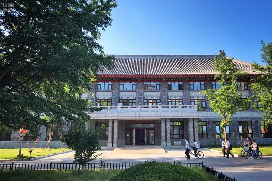 مكتبة الملك عبدالعزيز العامة في بكين تستوعب ثلاثة ملايين كتاب ومخطوط