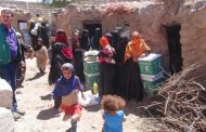 مركز الملك سلمان للإغاثة يوزع 750 سلة غذائية على النازحين والمتضررين في مديرية قعطبة بالضالع