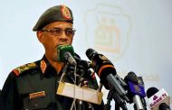 من هو وزير الدفاع السوداني الذي أعلن عزل البشير؟