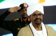 تقارير سودانية ... نقل البشير وقيادات سابقة الى سجن كوبر .