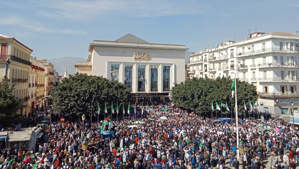 حكم الدستور الجزائري في حال استقالة رئيس الجمهورية
