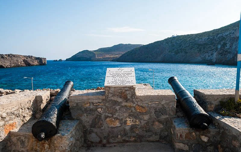 جزيرة يونانية تمنح 450 يورو شهرياً وقطعة أرض لمن يسكنها