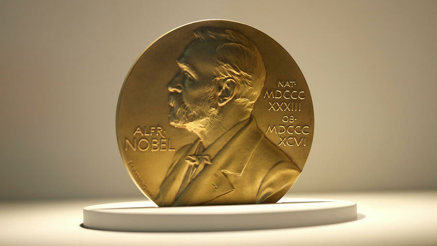 ماذا تعرف عن جوائز نوبل